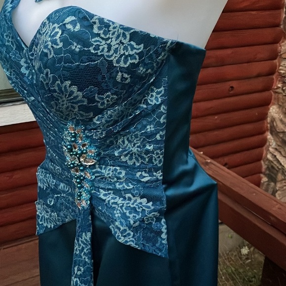 Modern Maids bridesmaid gown with jeweled hip brooch one shoulder lace size 10 - Picture 7 of 14